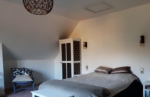 Scaer Appartement | Cottage with pond and forest