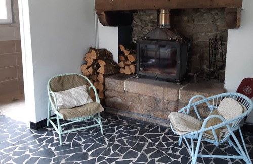 Scaer Appartement | Cottage with pond and forest