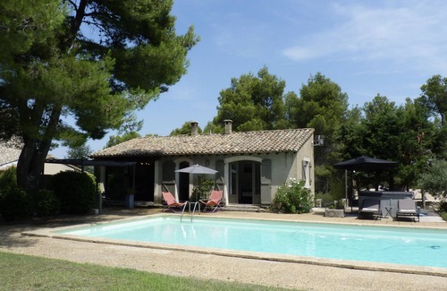 Eygalieres Maison | Cottage avec piscine privée, bain à remous et jardin paisible