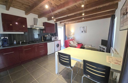 Naussannes Cottage | Gîte avec étang privé, piscine partagée et WiFi en Dordogne