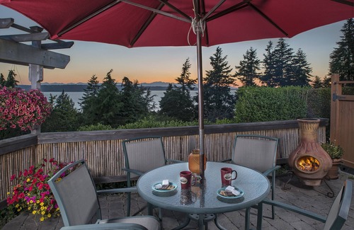 Three Tree Point Cottage | Cottage avec Puget Sound, Mount Rainier, & Vues olympiques