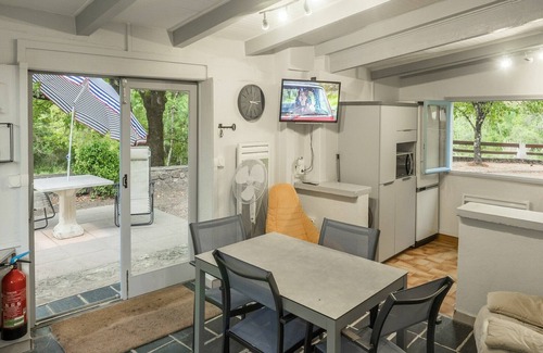 Uzer Maison | Gîte avec vue sur la rivière, Uzer
