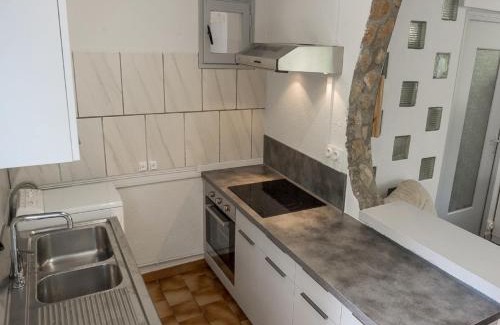 Uzer Maison | Cottage with River Views, Uzer