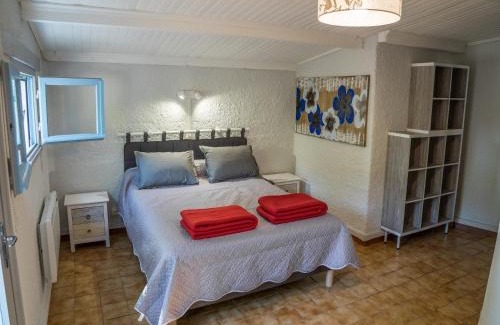 Uzer Maison | Cottage with River Views, Uzer