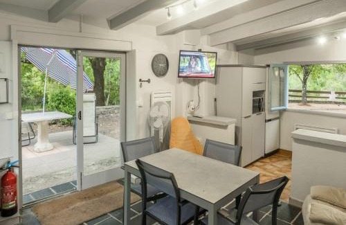 Uzer Maison | Cottage with River Views, Uzer