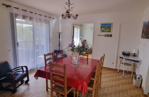 Osses Villa | Gîte avec superbe vue sur les montagnes basque