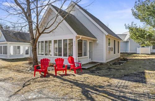 Summer Village Maison | Cottages at Summer Village Beach Get-A-Way