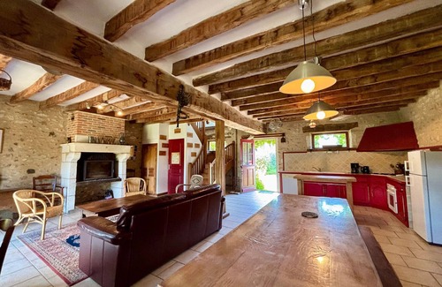 Migne Cottage | Gîtes avec piscine partagée dans la Brenne, proche sites historiques