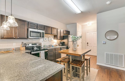 Starkville Copropriété | Cotton District Condo: Walkable Spot for Game Day!