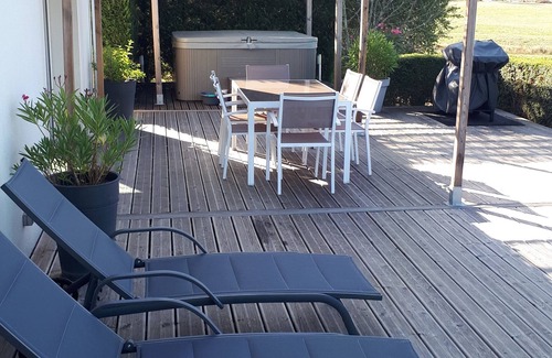 La Salvetat-Belmontet Maison | Gîte à la campagne avec piscine et spa rien que pour vous.