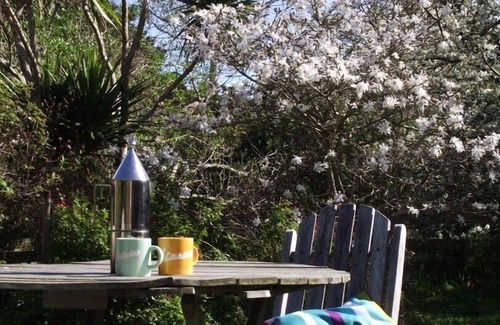 Tararua Forest Park Cottage | Country Charm: maison de Location vacances tranquille