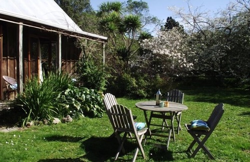 Tararua Forest Park Cottage | Country Charm: maison de Location vacances tranquille