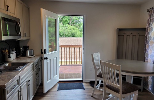 Blodgett Mills Appartement | Country Chic Studio, pet friendly, Free laundry & housekeeping, midterm rental!