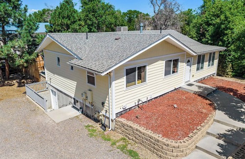 Dayton Triangle Maison | Esta casa es de 8 dormitorio (s), 4 baños, ubicada en Denver, CO.