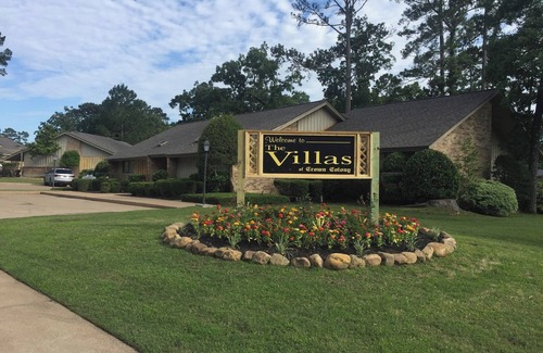 Crown Colony Villa | Country Club Access / with discount Golf when you stay.