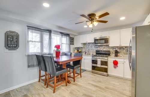 Country Club Hills Maison | Country Club Hills Home: Walk to Rec Center!