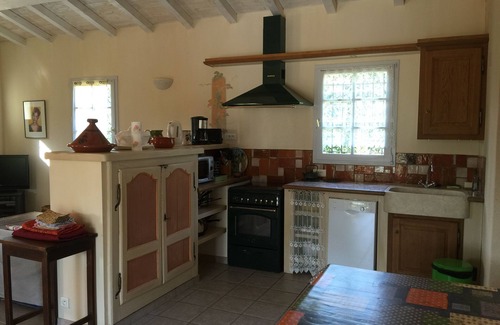 Pont-Saint-Esprit Maison | Country cottage with swimming pool, for 8 people, fully equipped