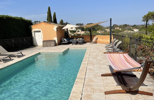 Pont-Saint-Esprit Maison | Country cottage with swimming pool, for 8 people, fully equipped