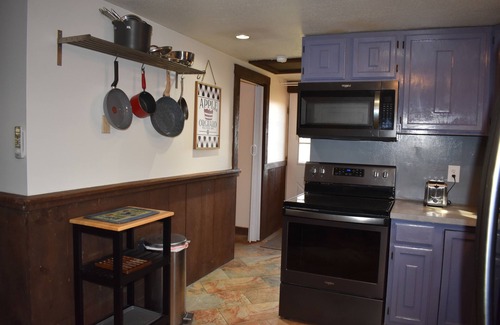 Racine Cottage | Country Cottage get away w/ fire pit & breath-taking scenery