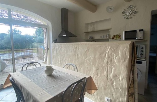 Eygalieres Cottage | Gîte de vacances dans bastide en pierre. Au pied des Alpilles.