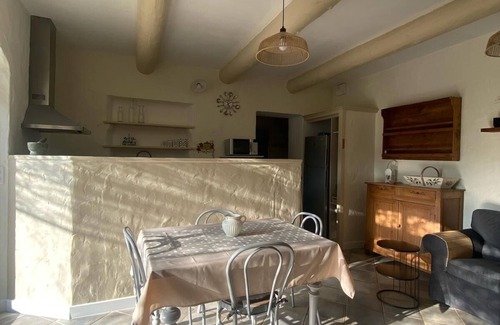 Eygalieres Cottage | Gîte de vacances dans bastide en pierre. Au pied des Alpilles.
