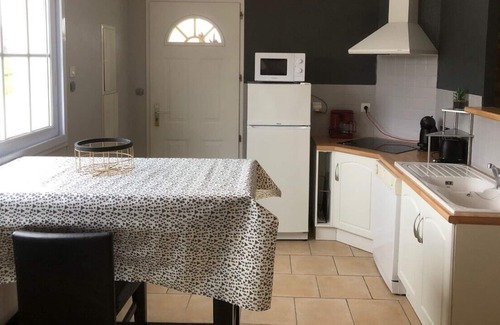Thure Cottage | Proche Futuroscope¨, gîte ****, 4 pers, avec Piscine