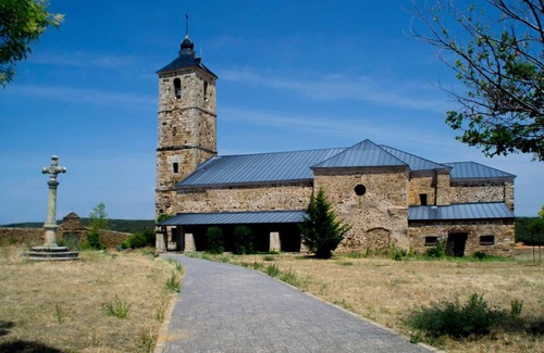 Santa Colomba de Somoza Maison | Country House 'La Casina De La Fuente' with Private Garden and Wi-Fi