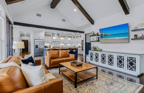 Lindale Maison | Country estate - pool, outdoor kitchen, home theater, game room, porches