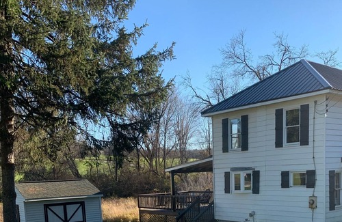 Whitney Point Autre | Country Farmhouse-36 Hole Golf Course Stay & Play