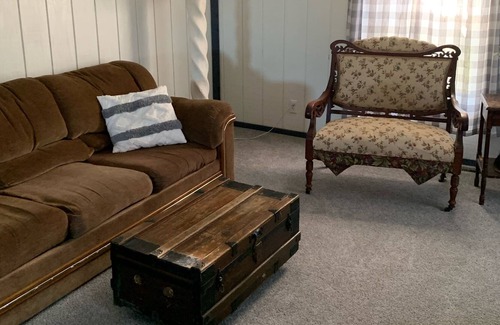 Whitney Point Autre | Country Farmhouse-36 Hole Golf Course Stay & Play