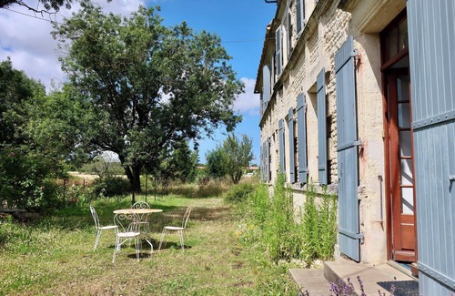 Saint-Saturnin-du-Bois Maison | Maison de campagne pleine nature. Animaux acceptés, idéal pour les familles !