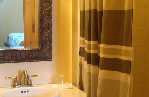 Lexington Cabine | Country Garden-King-Salle de bain privée séparée-Supérieure-Vue sur la campagne