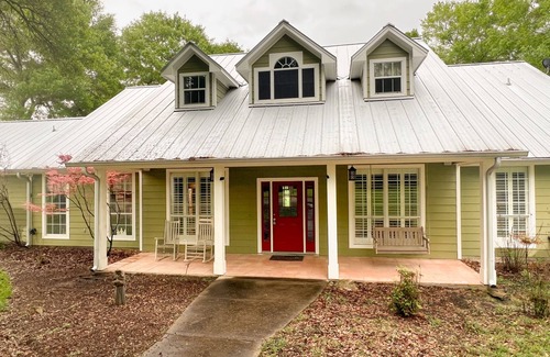 Brenham Maison | Country Getaway - Lazy Rooster