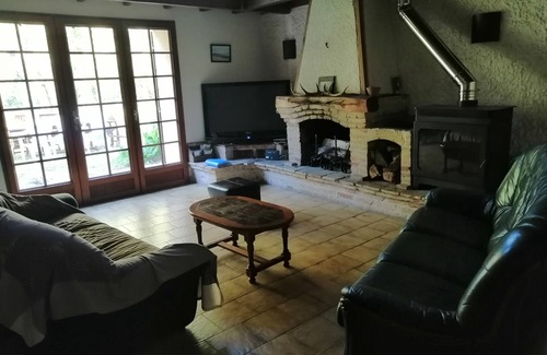 Lesparre-Medoc Maison | Gite de campagne en pleine foret