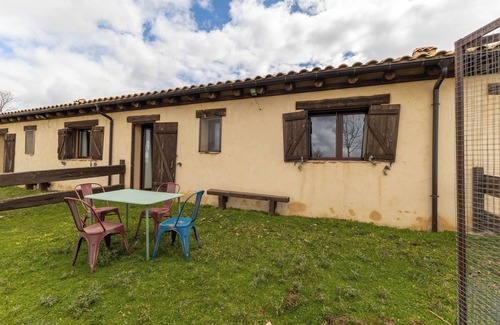 Cerezo de Abajo Maison | Maison de campagne "Perro" avec vue sur les montagnes, jardin privé et Wi-Fi