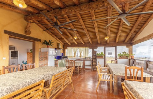 Cerezo de Abajo Maison | Maison de campagne "Perro" avec vue sur les montagnes, jardin privé et Wi-Fi