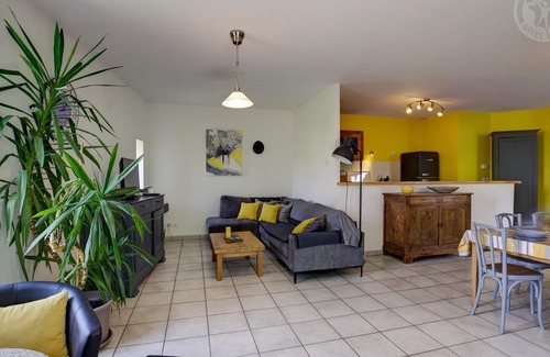 Saint-Just-la-Pendue Cottage | Maison de campagne avec Jacuzzi, Sauna, Wi-Fi et Jardin privatif