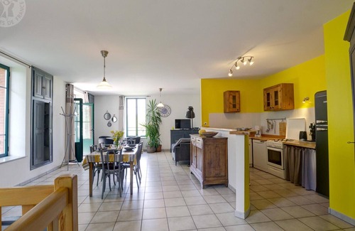 Saint-Just-la-Pendue Cottage | Maison de campagne avec Jacuzzi, Sauna, Wi-Fi et Jardin privatif