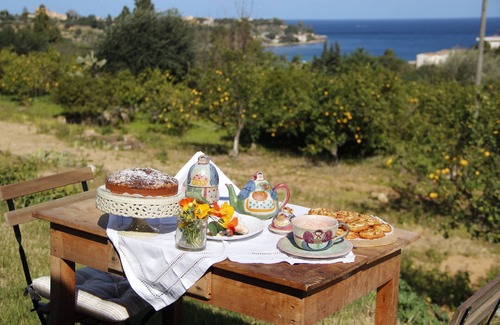 Santa Flavia Villa | Maison de campagne avec vue sur la mer parmi les agrumes, les figues de barbarie et les parfums méditerranéens