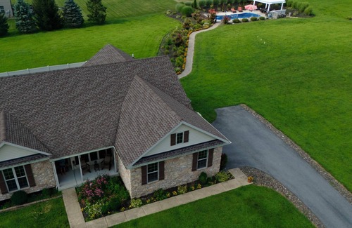 Mertztown Maison | Country Home Hot tub, Sauna, Pool table. 10 minutes from Bear Creek Ski Resort