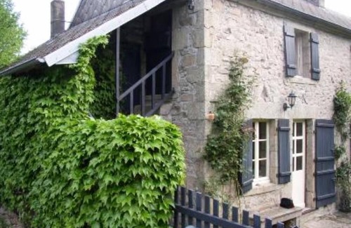Toulx-Sainte-Croix Maison | Maison de campagne avec piscine dans un havre de paix au milieu des bois
