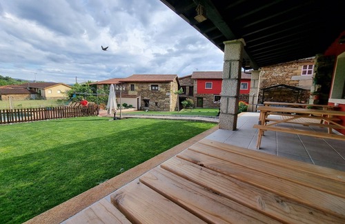 Pepin Maison | Maison de campagne 'Aldea Rural A Cortiña Casa' avec vue montagne, piscine partagée et Wi-Fi