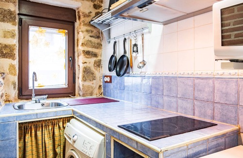 Navalguijo Maison | Country House 'Baelo Claudia' with Mountain View, Balcony and Wi-Fi