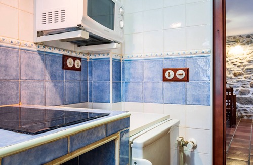 Navalguijo Maison | Country House 'Baelo Claudia' with Mountain View, Balcony and Wi-Fi