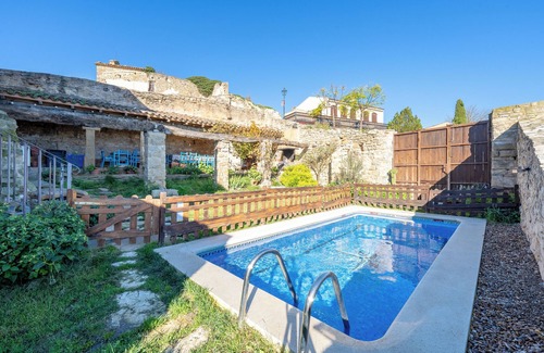 Guialmons Maison | Maison de campagne "Can Gasol" avec vue sur la montagne, piscine privée et Wi-Fi