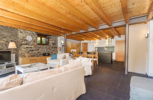 Tavascan Maison | Country House 'Casa Guillem 3' with Lake View, Wi-Fi and Air Conditioning
