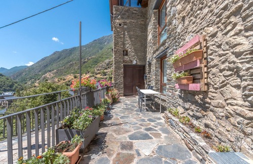 Tavascan Maison | Country House 'Casa Guillem 3' with Lake View, Wi-Fi and Air Conditioning