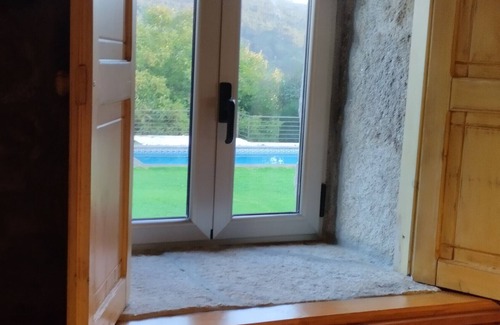 Covelo Maison | Casa rural 'Casa Rural Rectoral De Prado' con vistas a la montaña, piscina privada y terraza privada