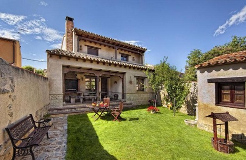 Uruena Maison | Maison de campagne 'De Urueña Casa De Ilustres' avec terrasse partagée, jardin privé et balcon
