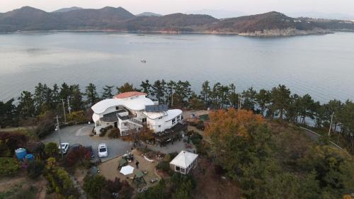 Namhae Maison | Country House Exclamation Mark & Comma